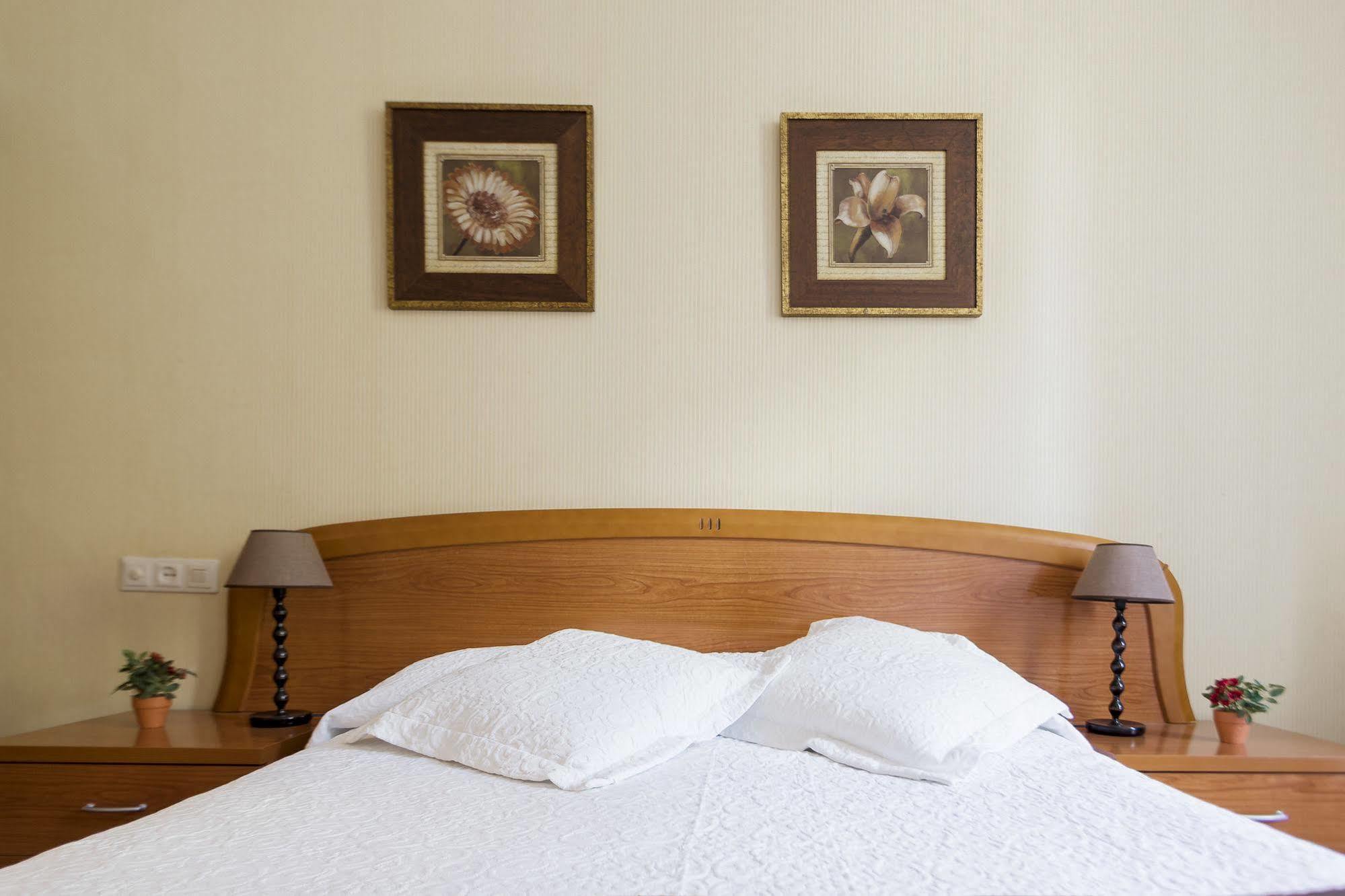 Hostal La Carballinesa 산티아고데콤포스텔라 외부 사진