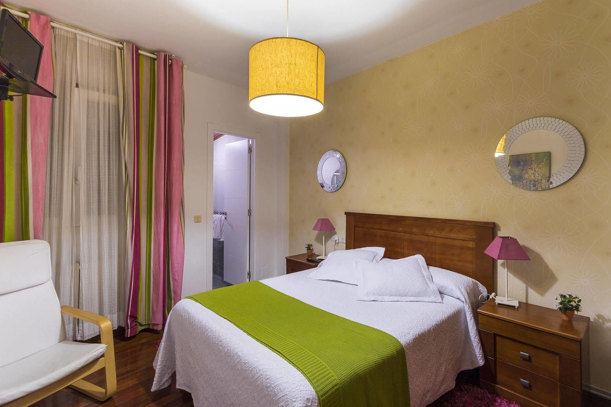 Hostal La Carballinesa 산티아고데콤포스텔라 외부 사진